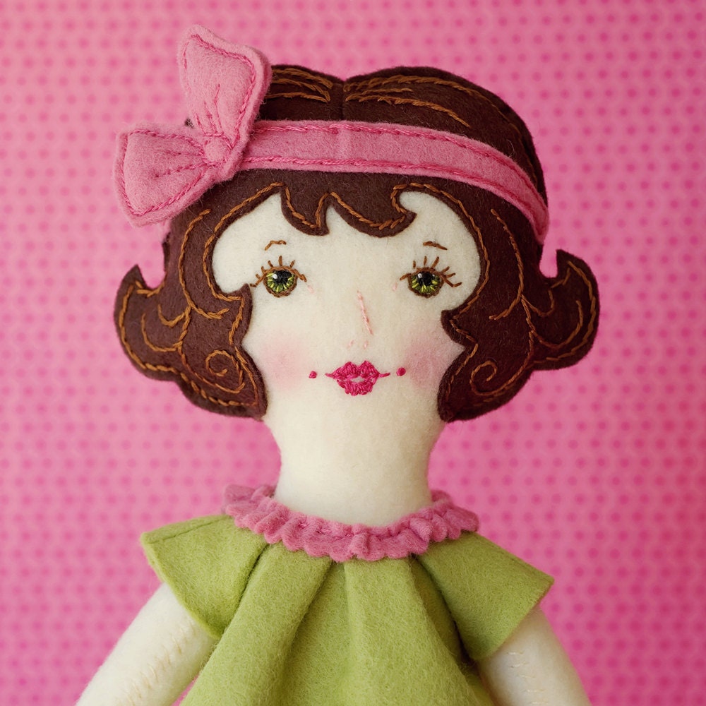 PDF Doll Pattern, Wool Felt Doll, Art Doll, Wool Felt Pattern, Gifts for Children, Embroidery Doll, Toys & Gifts, Handmade Doll, 1920s Girl